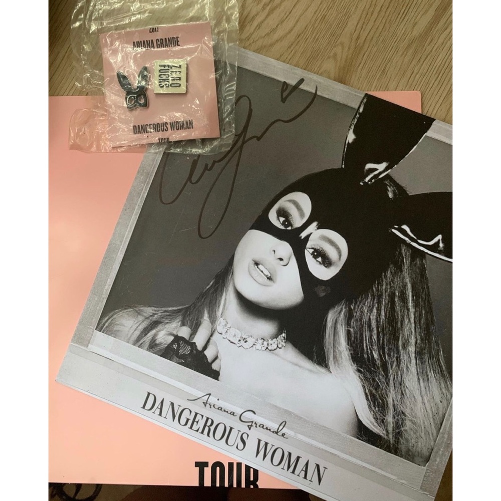 COPY - Ariana Grande Dangerous Woman bundle